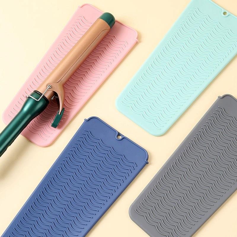 Heat Resistant Silicone Mat with Hanging Hole Style, Straightener Heat Resistant Travel Mat & Pouch for Curling Iron, Hair Straightener, Flat Iron and Other Hot Hair Styling Tools